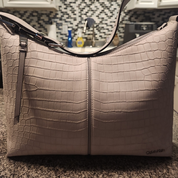 Calvin Klein NWOT Max Top Zip Hobo Shoulder Bag